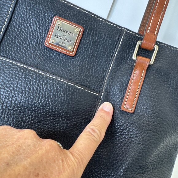 Dooney & Bourke Lexington Black Pebbled Leather Double Handle Zipper Tote Bag - Picture 4 of 13